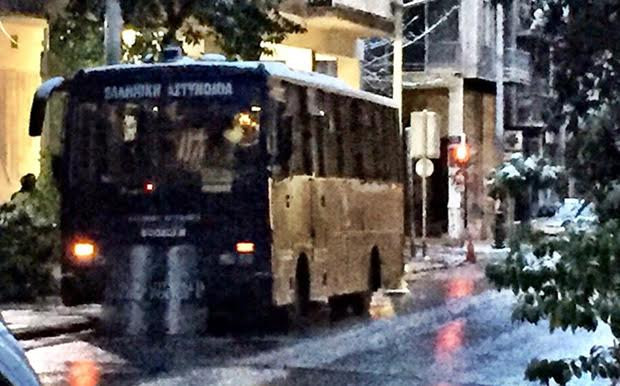 Οι αστυνομικοί των ΜΑΤ είδαν τον πιστολέρο – Έριξε 5 με 6 σφαίρες – Πως σώθηκαν